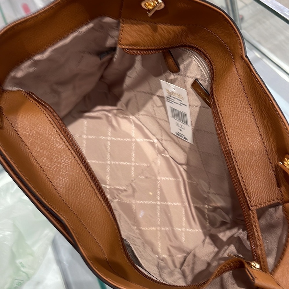 Michael Kors Jet Set Travel Large Chained Tote Shoulder Bag MK Luggage 

NWT - Picture 12 of 16